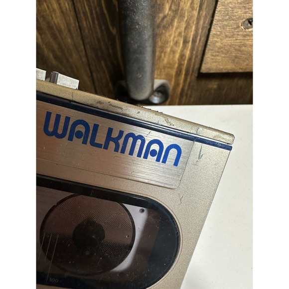 Sony Walkman WM-10 Vintage Cassette Player / Parts Repair / Made in Japan - Picture 3 of 13